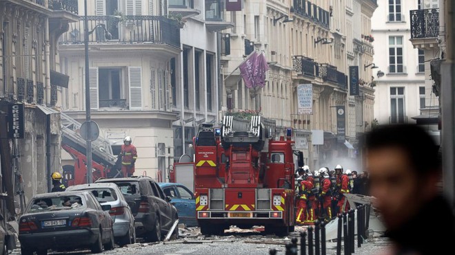 Paris: Cảnh tượng hoang tàn sau vụ nổ lớn ở trung tâm thủ đô, nhiều người bị thương - Ảnh 1.