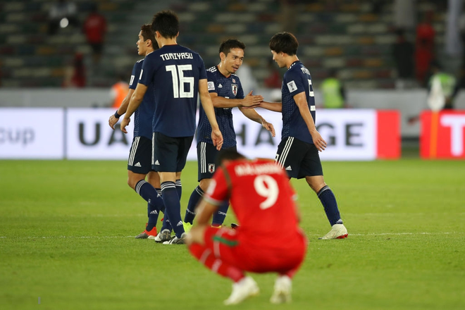 Oman thua tức tưởi vào ngày cầu thủ Nhật Bản dùng tay cản bóng trong vùng cấm địa vẫn thoát phạt đền - Ảnh 1.