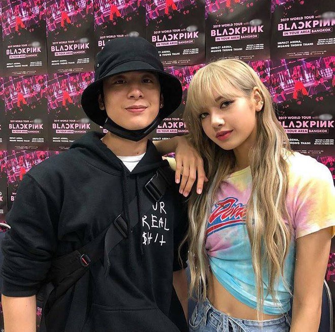 Dàn sao Thái khủng đến ủng hộ em gái quốc tế Lisa tại concert Black Pink, nhưng bố mẹ của cô mới là tâm điểm - Ảnh 14.