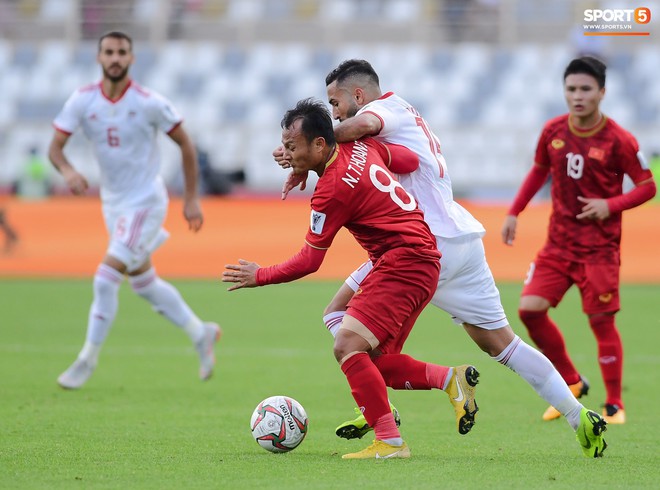 Hậu vệ phải số 1 tuyển Việt Nam chấn thương nặng hơn dự kiến, lỡ ngày V.League trở lại - Ảnh 2.