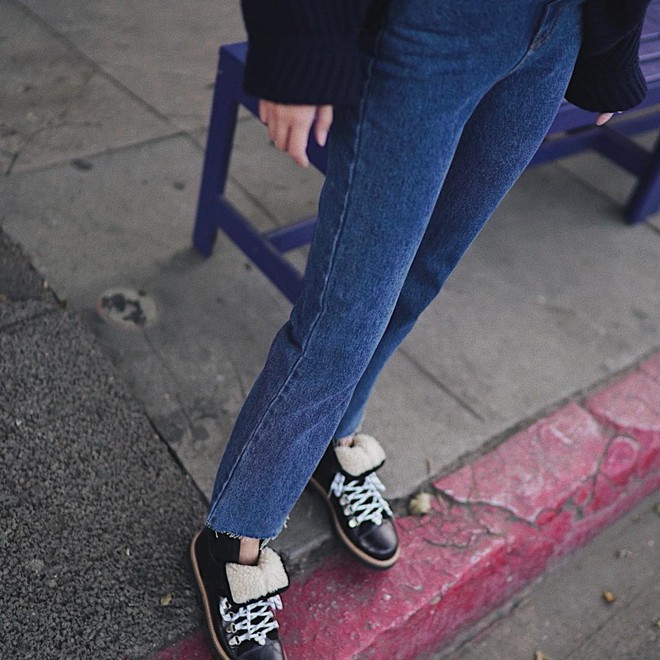 3 lỗi diện quần jeans không khiến cặp chân ngắn hơn thì cũng dễ đưa bạn vào tình huống kém duyên, nhạy cảm - Ảnh 4.