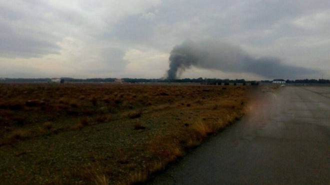 Rơi m&aacute;y bay Boeing 707 ở Iran: 15 người thiệt mạng, 1 kĩ sư tho&aacute;t chết k&igrave; diệu - Ảnh 1.
