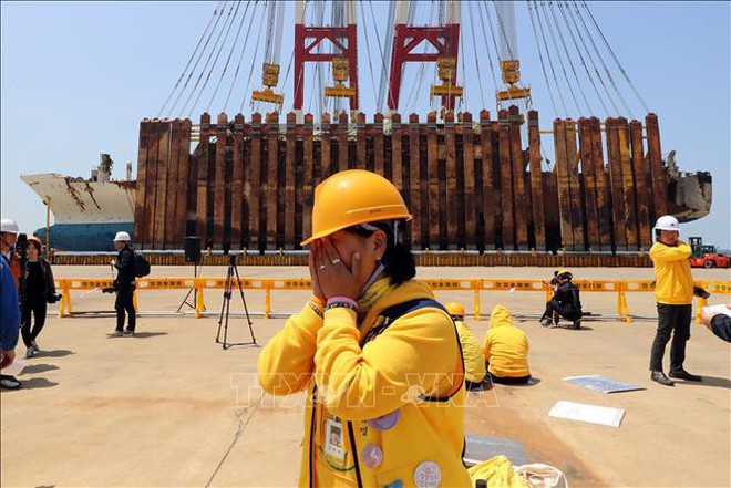 Mỗi nạn nhân sống sót trong vụ chìm phà Sewol được bồi thường khoảng 71.000 USD - Ảnh 1.