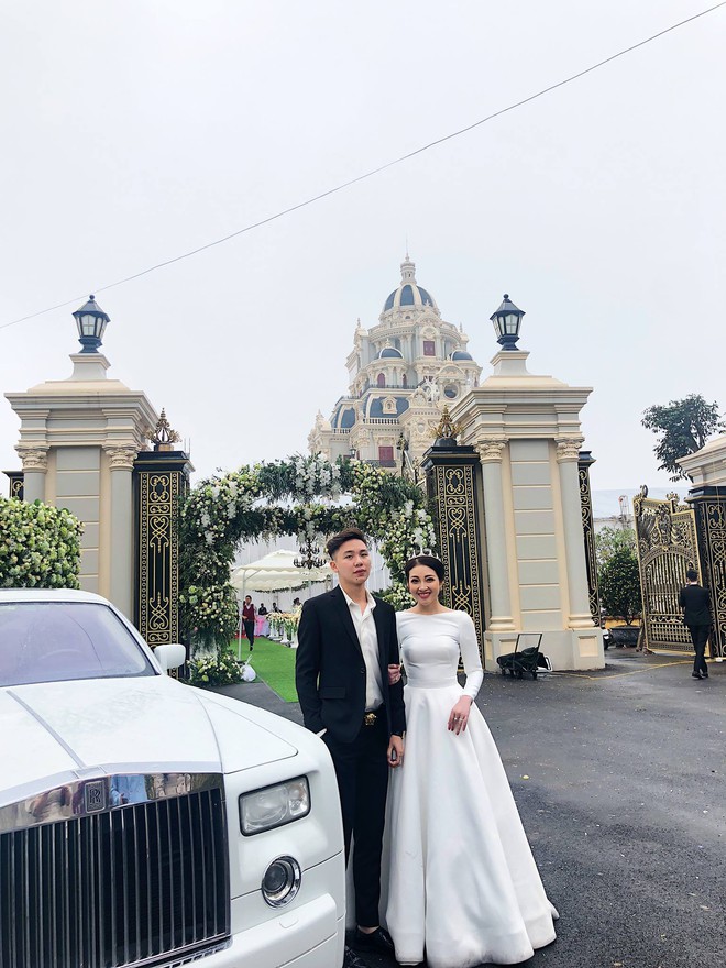 Cô dâu "vàng đeo trĩu cổ" sống trong lâu đài 7 tầng ở Nam Định: Bố mẹ cho 200 cây vàng, 2 sổ đỏ và rước dâu bằng Rolls-Royce Phantom 35 tỷ - Ảnh 4.