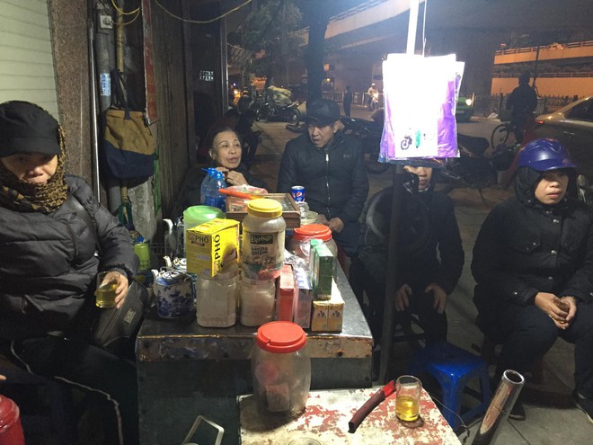 Sự thật bất ngờ vụ &ocirc;ng ngoại &ocirc;m ch&aacute;u trai 3 tuổi đi lang thang dưới gầm cầu Chương Dương - Ảnh 4.
