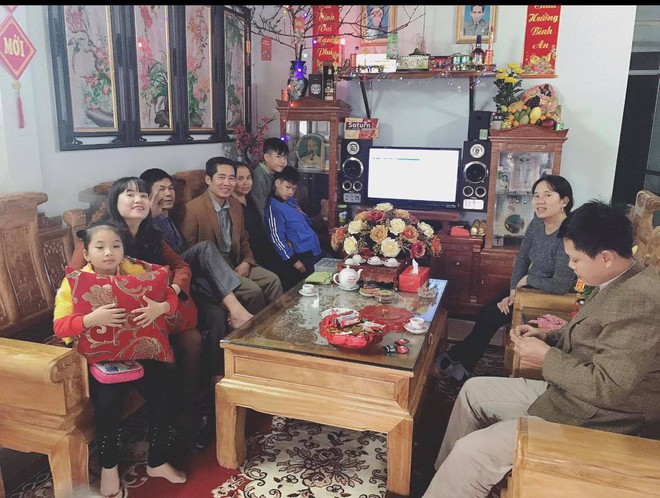 Con g&aacute;i khoe bố mẹ t&igrave;nh cảm như hồi mới cưới, ng&agrave;y n&agrave;o bố cũng chạy 40km xuống viện, ki&ecirc;n nhẫn gội đầu b&ocirc;i thuốc cho mẹ cả tiếng đồng hồ - Ảnh 4.