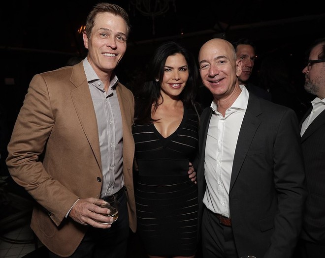 Sau bê bối ngoại tình với tỷ phú Jeff Bezos, nữ MC vẫn xuất hiện rạng rỡ bên trực thăng riêng - Ảnh 5.