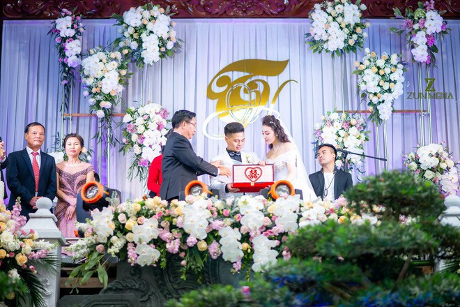 Cô dâu "vàng đeo trĩu cổ" sống trong lâu đài 7 tầng ở Nam Định: Bố mẹ cho 200 cây vàng, 2 sổ đỏ và rước dâu bằng Rolls-Royce Phantom 35 tỷ - Ảnh 7.