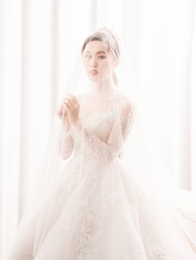 Cận ng&agrave;y trọng đại, NSND Trung Hiếu mới chịu h&eacute; lộ ảnh cưới l&atilde;ng mạn c&ugrave;ng b&agrave; x&atilde; k&eacute;m gần 2 con gi&aacute;p - Ảnh 6.