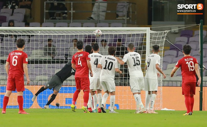 Quang Hải ăn mừng cực nhiệt khi tái hiện siêu phẩm cầu vồng tại Asian Cup 2019 - Ảnh 3.