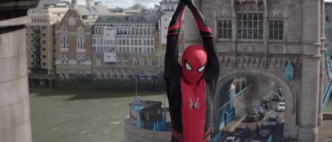 Tưởng đã bốc hơi, Nhện nhí lại du hí trời Âu và để lại 7 chi tiết quan trọng trong trailer Spider-Man: Far From Home - Ảnh 7.