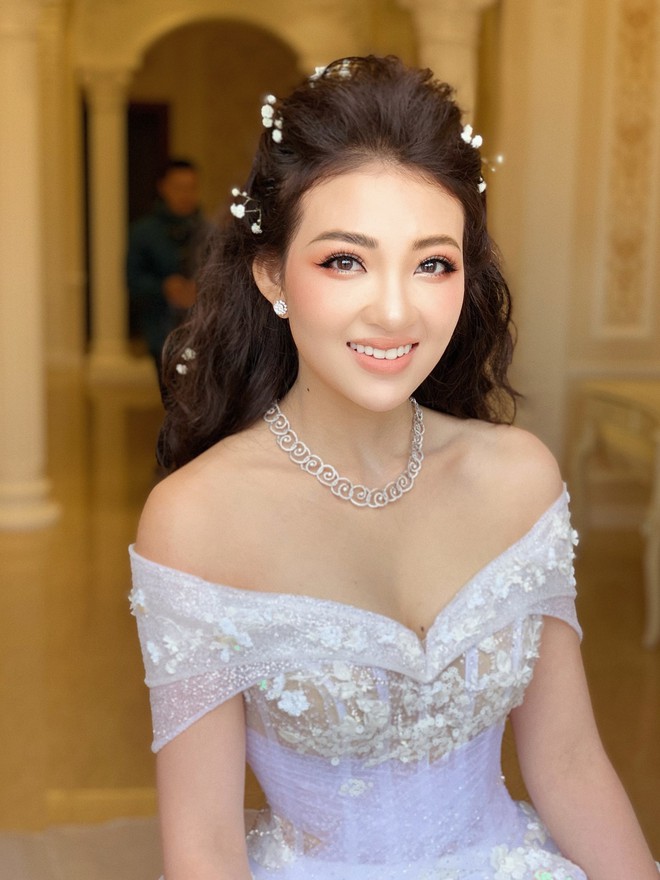 Đám cưới tại lâu đài trăm tỷ, rước dâu bằng Rolls-Royce và máy bay: Nam Định xứng đáng đứng đầu về độ chịu chơi tổ chức đám cưới - Ảnh 5.