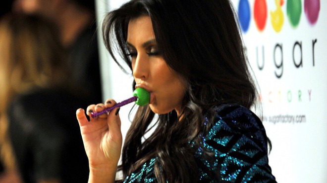 Những sản phẩm trời ơi đất hỡi của gia đ&igrave;nh Kardashian sẽ khiến bạn thốt l&ecirc;n: Thứ n&agrave;y cũng c&oacute; người mua sao? - Ảnh 5.