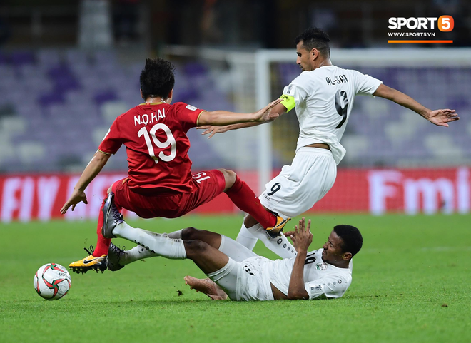 Quang Hải ăn mừng cực nhiệt khi tái hiện siêu phẩm cầu vồng tại Asian Cup 2019 - Ảnh 7.