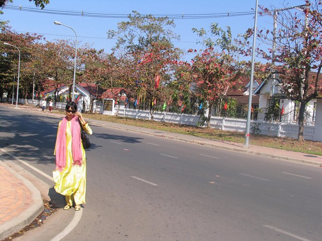 Nhìn lại 10 năm trước, có một nữ nhà báo tự lái ô tô vượt 3.000km xuyên Lào: Nếu trái đất còn những chỗ có thể đi được, tôi sẵn sàng đi - Ảnh 5.