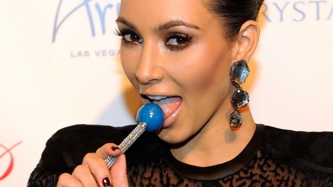 Những sản phẩm trời ơi đất hỡi của gia đ&igrave;nh Kardashian sẽ khiến bạn thốt l&ecirc;n: Thứ n&agrave;y cũng c&oacute; người mua sao? - Ảnh 4.