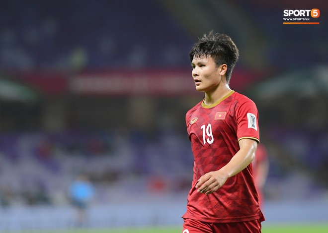 Trước khi trở th&agrave;nh người h&ugrave;ng, Quang Hải li&ecirc;n tục chịu đựng những đ&ograve;n roi từ cầu thủ Yemen - Ảnh 8.