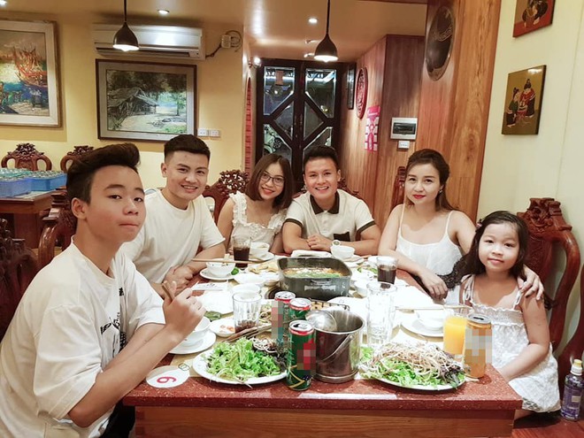 Nhật L&ecirc; kh&eacute;o nịnh mẹ nu&ocirc;i Quang Hải th&igrave; r&otilde; rồi, nhưng vẻ đẹp tuổi 40 của c&ocirc; l&agrave; điều khiến d&acirc;n mạng ch&uacute; &yacute; - Ảnh 5.