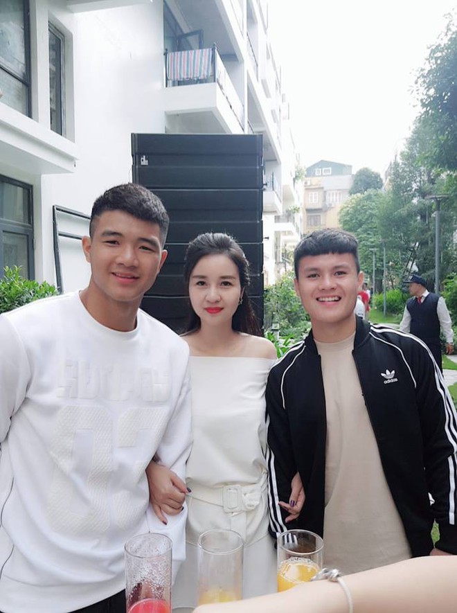 Nhật L&ecirc; kh&eacute;o nịnh mẹ nu&ocirc;i Quang Hải th&igrave; r&otilde; rồi, nhưng vẻ đẹp tuổi 40 của c&ocirc; l&agrave; điều khiến d&acirc;n mạng ch&uacute; &yacute; - Ảnh 7.