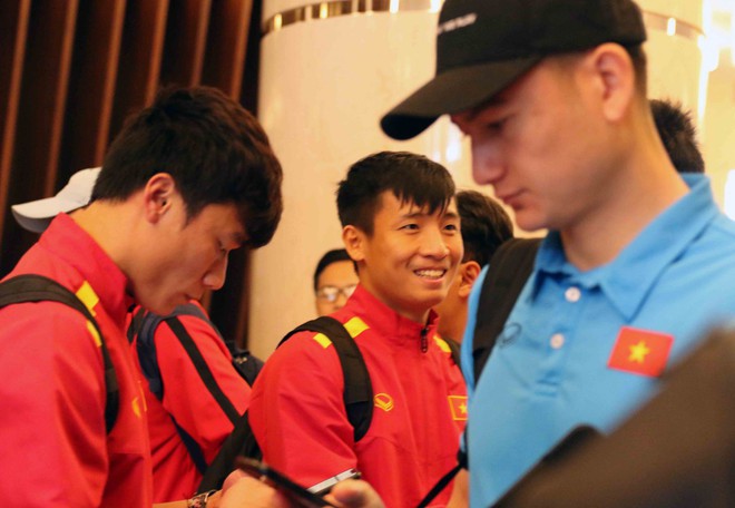Tuyển thủ Việt Nam phấn khích khi tới Dubai, chuẩn bị cho trận đấu gặp Jordan tại vòng 1/8 - Ảnh 10.