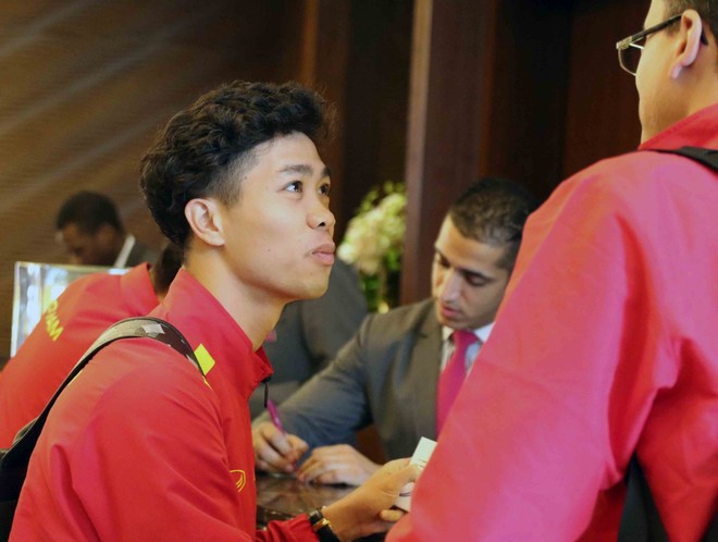 Tuyển thủ Việt Nam phấn khích khi tới Dubai, chuẩn bị cho trận đấu gặp Jordan tại vòng 1/8 - Ảnh 4.