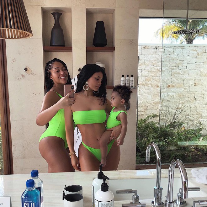 Gái một con Kylie Jenner sexy hút hồn khi mặc bikini, làm các thiếu nữ chưa sinh cũng phải ghen tị - Ảnh 1.