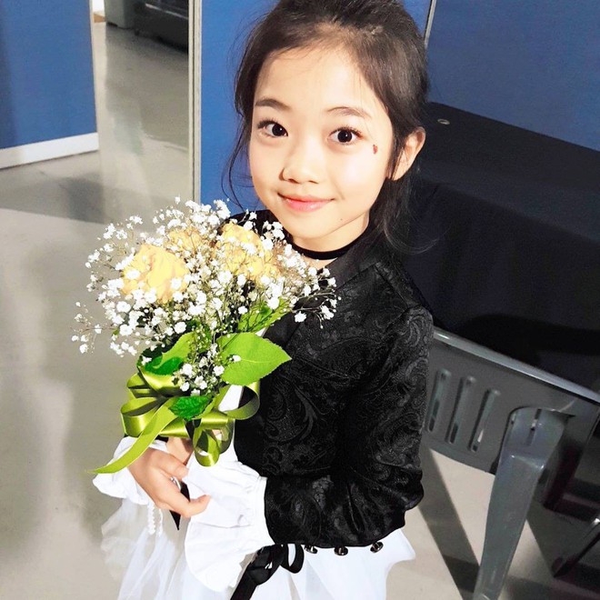 C&acirc;n hết vũ đạo kh&oacute; nhằn của BTS, EXO, TWICE, nh&oacute;c tỳ 10 tuổi n&agrave;y quả xứng danh cỗ m&aacute;y nhảy tương lai! - Ảnh 2.