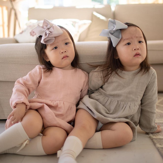 Cặp song sinh Hàn Quốc bé tí đã vi vu khắp nơi, chụp ảnh check-in xinh xắn chẳng thua travel blogger - Ảnh 9.
