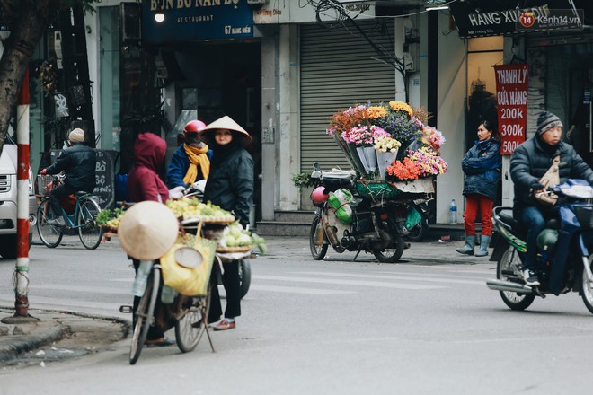 Người Hà Nội, Sài Gòn co ro trong ngày đầu đi làm sau kỳ nghỉ Tết Dương lịch 2019 - Ảnh 6.