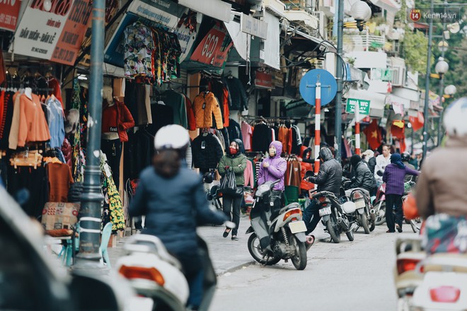 Người Hà Nội, Sài Gòn co ro trong ngày đầu đi làm sau kỳ nghỉ Tết Dương lịch 2019 - Ảnh 7.