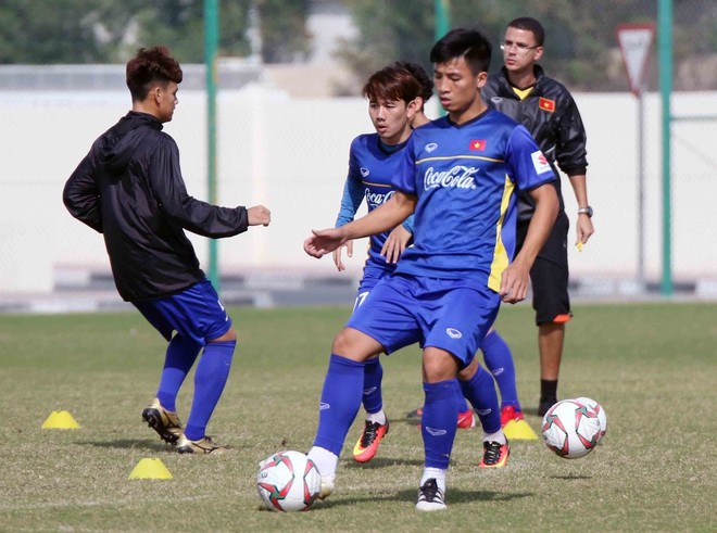 HLV Park Hang-seo và các học trò khẩn trương chuẩn bị cho trận mở màn Asian Cup 2019 - Ảnh 8.