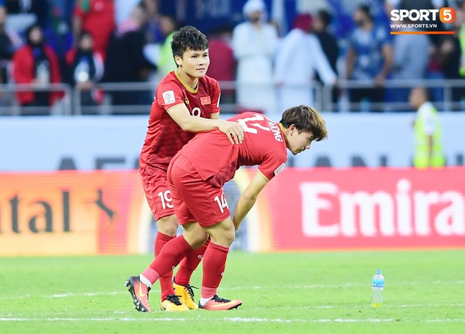 Minh Vương buồn bã khi đá hỏng penalty, nhận ngay màn động viên đáng trân trọng của Quang Hải - Ảnh 5.