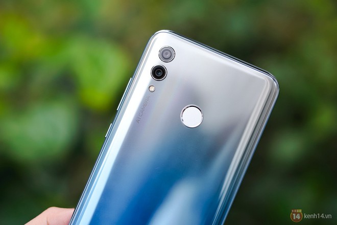 Trên tay Honor 10 Lite Xanh bạc: Máy giá rẻ mà thiết kế đẹp, game “bao mượt”, màn hình tràn viền và cả camera kép AI - Ảnh 13.