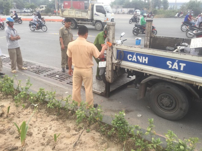 Bình Dương: Dân truy đuổi xe container cán chết người phụ nữ rồi bỏ chạy - Ảnh 2.