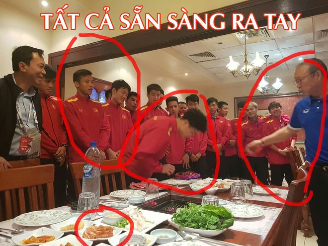 Nhìn bức ảnh thầy Park khao cả đội đi ăn BBQ, dân mạng thi nhau đoán ai sẽ ra tay úp sọt Công Phượng trong ngày sinh nhật - Ảnh 2.