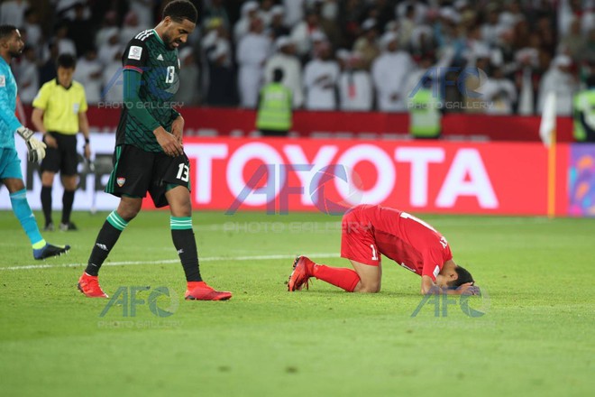 Chủ nhà UAE tiến vào tứ kết Asian Cup 2019 nhờ quả phạt đền gây tranh cãi - Ảnh 2.
