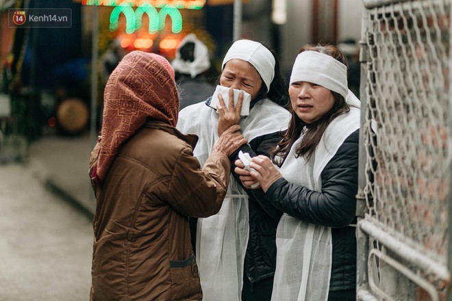 Tang thương bao trùm làng quê nơi 8 người tử vong dưới bánh xe tải, nhiều nhà chỉ cách nhau vài chục mét - Ảnh 4.