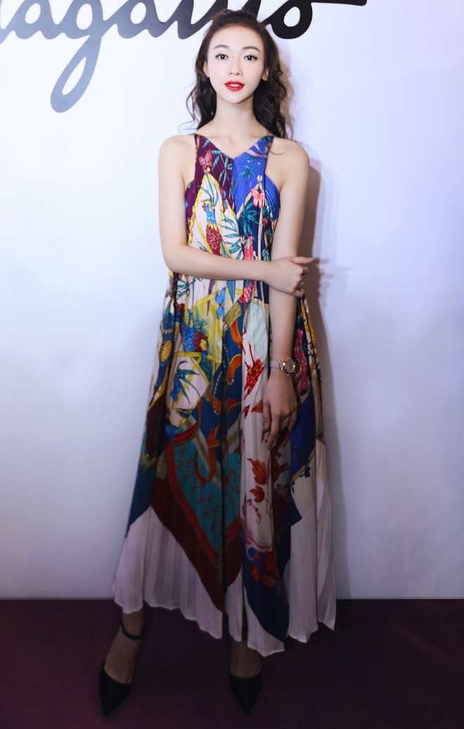 Đều gầy như nhau nhưng Ng&ocirc; Cẩn Ng&ocirc;n vẫn &ldquo;lệch đẳng cấp&rdquo; so với Jessica Jung chỉ v&igrave; thiếu linh hoạt khi mix đồ - Ảnh 2.