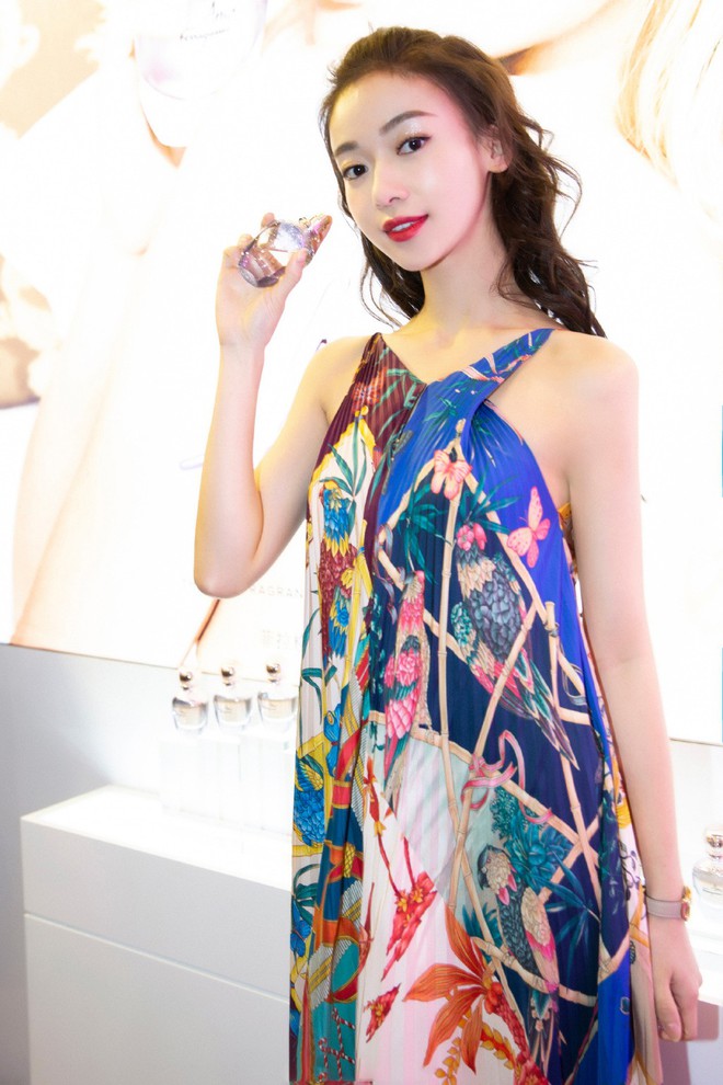 Đều gầy như nhau nhưng Ng&ocirc; Cẩn Ng&ocirc;n vẫn &ldquo;lệch đẳng cấp&rdquo; so với Jessica Jung chỉ v&igrave; thiếu linh hoạt khi mix đồ - Ảnh 1.