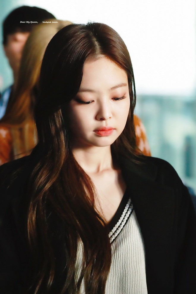 Nh&igrave;n Jennie (Black Pink) đẹp mỹ miều v&agrave; sang thế n&agrave;y, netizen H&agrave;n chỉ muốn để t&oacute;c d&agrave;i đen truyền thống ngay v&agrave; lu&ocirc;n - Ảnh 4.