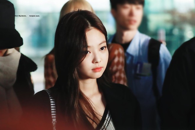 Nh&igrave;n Jennie (Black Pink) đẹp mỹ miều v&agrave; sang thế n&agrave;y, netizen H&agrave;n chỉ muốn để t&oacute;c d&agrave;i đen truyền thống ngay v&agrave; lu&ocirc;n - Ảnh 2.