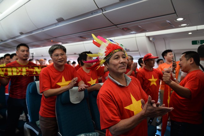 CĐV tiếc nuối khi ĐT Việt Nam phải chia tay Asian Cup 2019 sau trận thua 0 - 1 trước Nhật Bản - Ảnh 1.