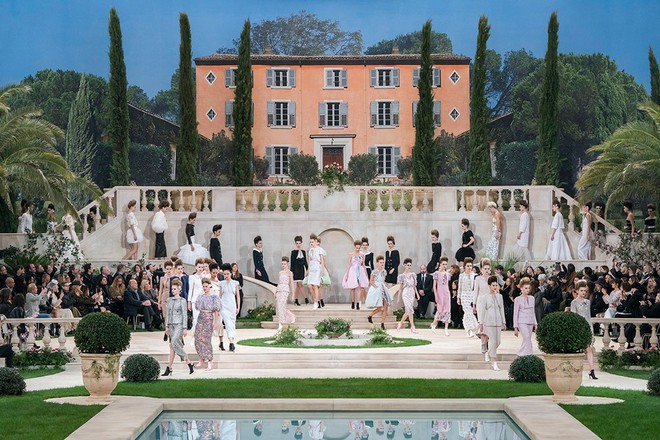 BST Haute Couture mới nhất của Chanel vẫn đẹp, nhưng lại phát sinh một sự vắng mặt khiến cả thế giới hoang mang - Ảnh 1.