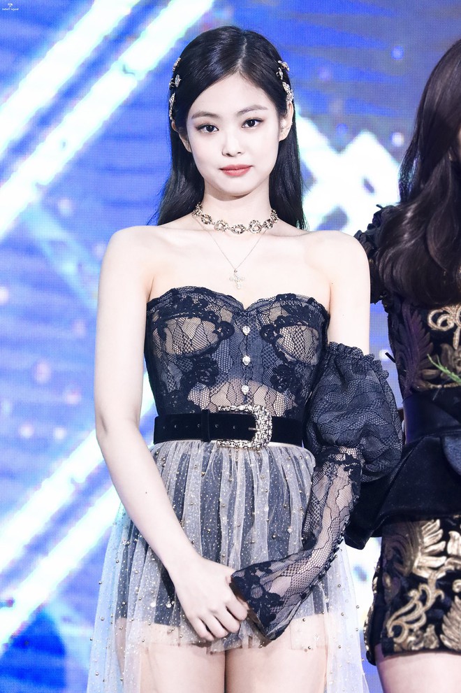 Nhìn Jennie (Black Pink) đẹp mỹ miều và sang thế này, netizen Hàn chỉ muốn để tóc dài đen truyền thống ngay và luôn - Ảnh 10.