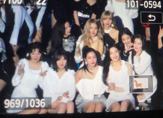 Tiên cảnh ở Gaon: Dàn nữ thần Red Velvet - Black Pink đọ sắc cùng khung hình, Jennie và Irene đặc biệt thân mật - Ảnh 9.