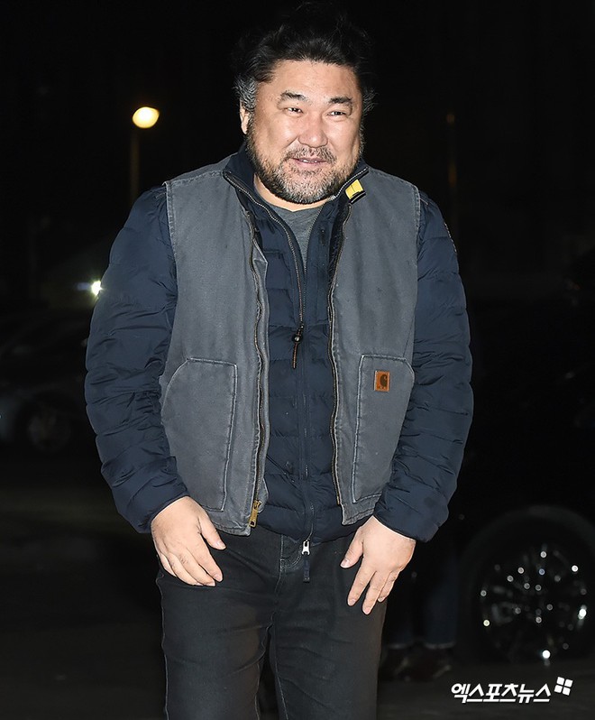 Tiệc mừng c&ocirc;ng Encounter: Song Hye Kyo để mặt mộc, t&agrave;i tử H&agrave;n trẻ kh&oacute; tin mặc d&ugrave; hơn Park Bo Gum 12 tuổi - Ảnh 10.