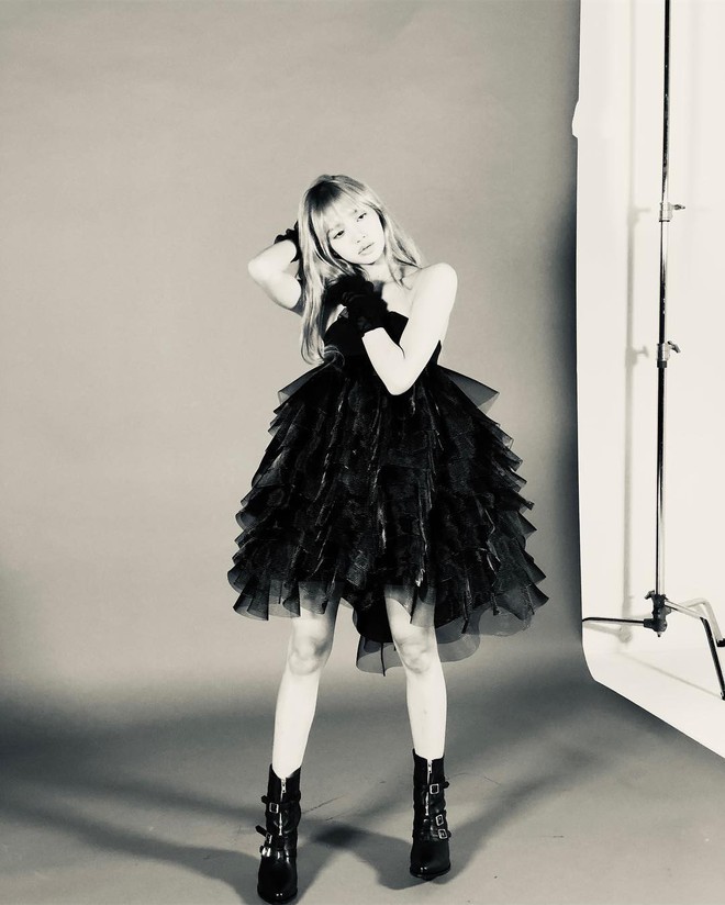 Em &uacute;t Black Pink qu&aacute; xuất thần trong loạt ảnh hậu trường nhưng clip c&ocirc; tạo d&aacute;ng mới l&agrave; t&acirc;m điểm - Ảnh 3.