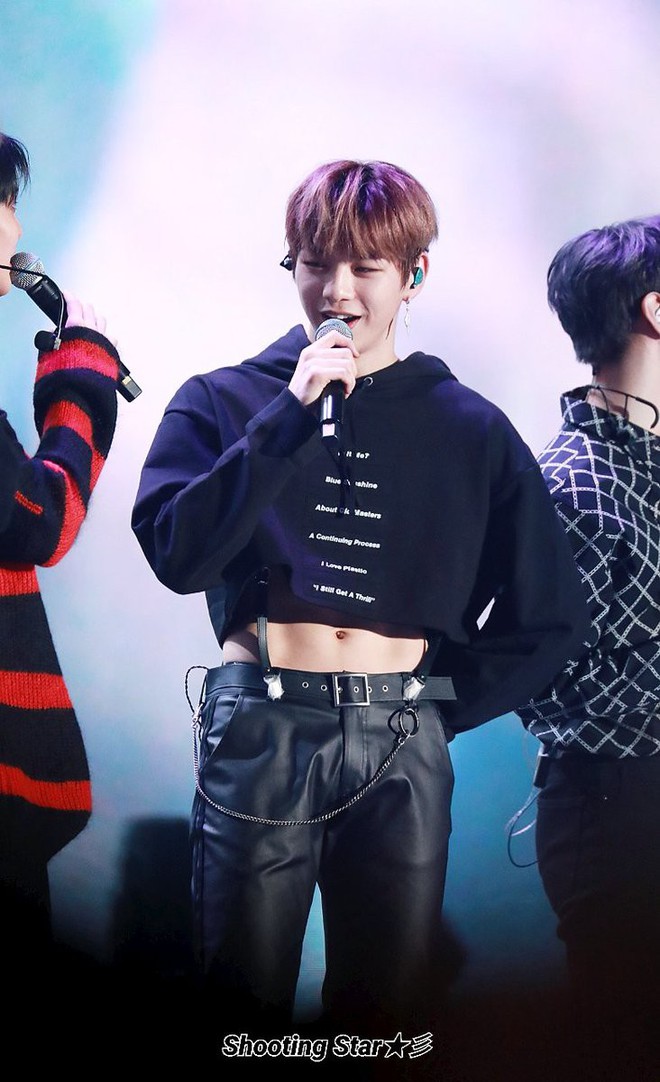 Muốn khô máu với 2 nam idol mặc crop top khoe múi bụng: Đạt đến đỉnh cao của sự sexy, nhưng liệu nhìn có là lạ? - Ảnh 2.