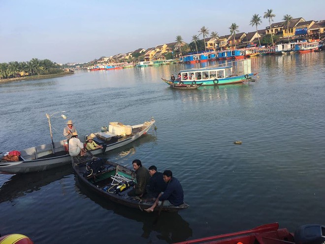 Nóng: Người đàn ông Hà Nội lao ô tô chở 4 người trong gia đình xuống sông ở Hội An khiến 3 người thiệt mạng, nghi do cãi nhau với vợ - Ảnh 2.