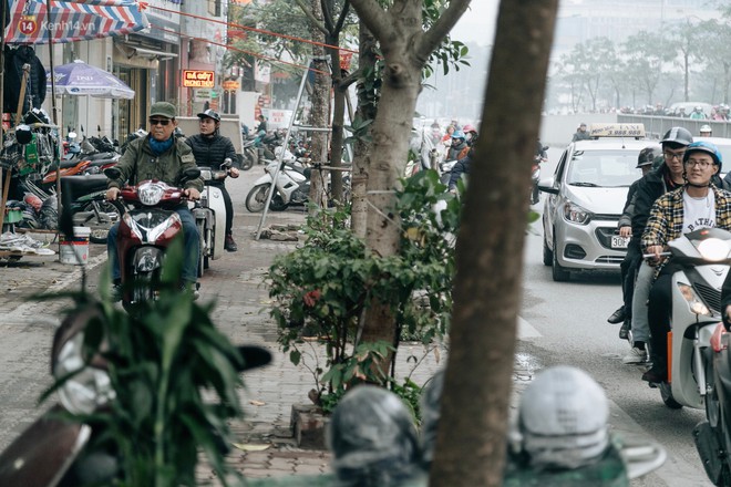 Ch&ugrave;m ảnh: Từ 3h chiều, đường phố H&agrave; Nội &ugrave;n tắc kh&ocirc;ng lối tho&aacute;t ng&agrave;y gi&aacute;p Tết - Ảnh 11.